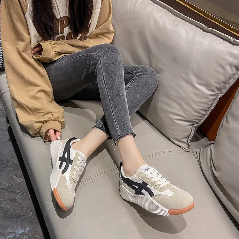 2025 New Korean Flat White Shoes for Women, Breathable and Casual, Student Board Shoes for Women, Running Shoes
