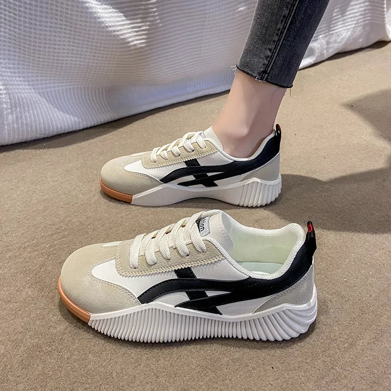 2025 New Korean Flat White Shoes for Women, Breathable and Casual, Student Board Shoes for Women, Running Shoes