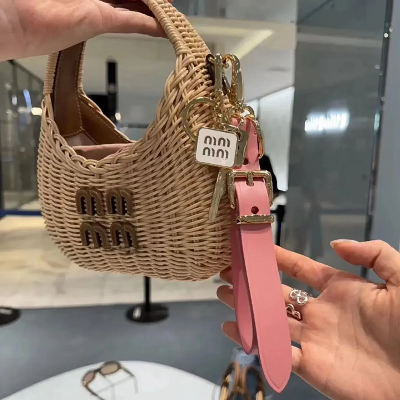 Pu Leather Wristlet Keychain Durable Lanyard for Keys Accessories Fashionable Wrist Strap for Women Present for Christmas