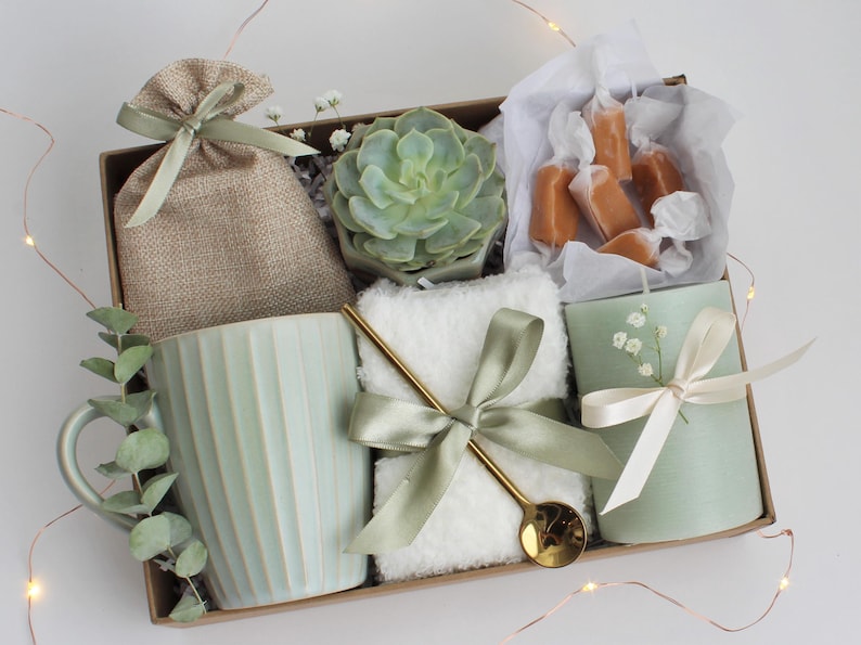 Abrazo en una caja, regalo de ánimo, set de regalo para mamá, caja de regalo Hygee, caja "Pensando en ti", paquete de cuidado acogedor, cesta de autocuidado, caja de regalo con manta