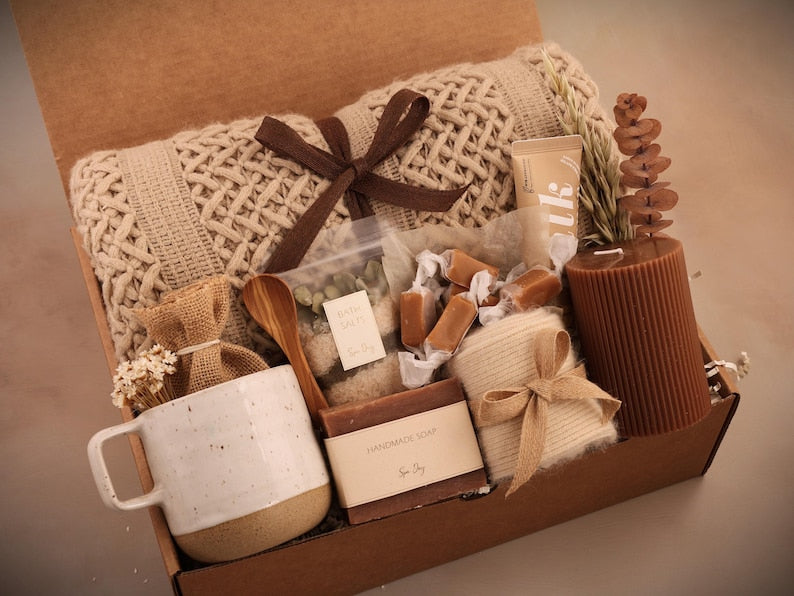 Abrazo en una caja, regalo de ánimo, set de regalo para mamá, caja de regalo Hygee, caja "Pensando en ti", paquete de cuidado acogedor, cesta de autocuidado, caja de regalo con manta