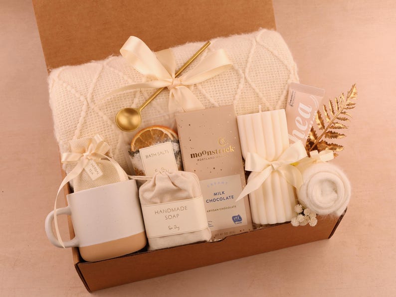 Abrazo en una caja, regalo de ánimo, set de regalo para mamá, caja de regalo Hygee, caja "Pensando en ti", paquete de cuidado acogedor, cesta de autocuidado, caja de regalo con manta