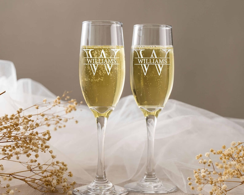 Juego de 2 copas de champán personalizadas, copas de boda para el Sr. y la Sra., regalo de boda personalizado, copas de brindis grabadas para los novios.